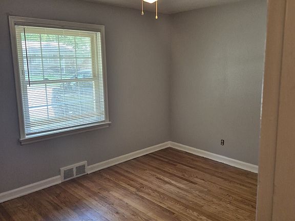 5th image of 8 Forest Home Ct