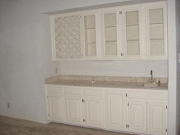 4th image of 8000 Donore Pl