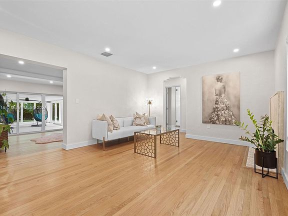 2nd image of 125 NE 105th St