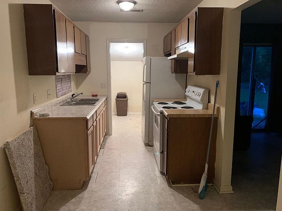 4th image of 107 Susan Dr #B