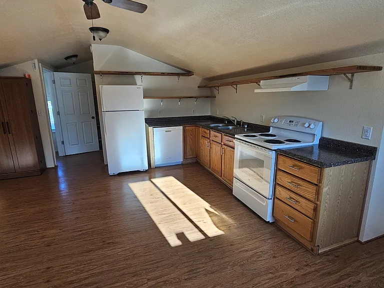 3404 Red Marble Rd — Photo 4
