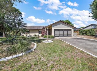 120 Ridgeview Dr, Eustis, FL 32726