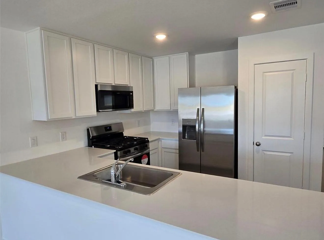 3 bed, 2.0 bath, $2,000 — Photo 3