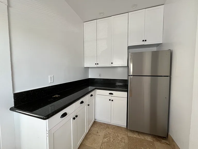 1728 Wilcox Ave #1732-1/2 — Photo 3