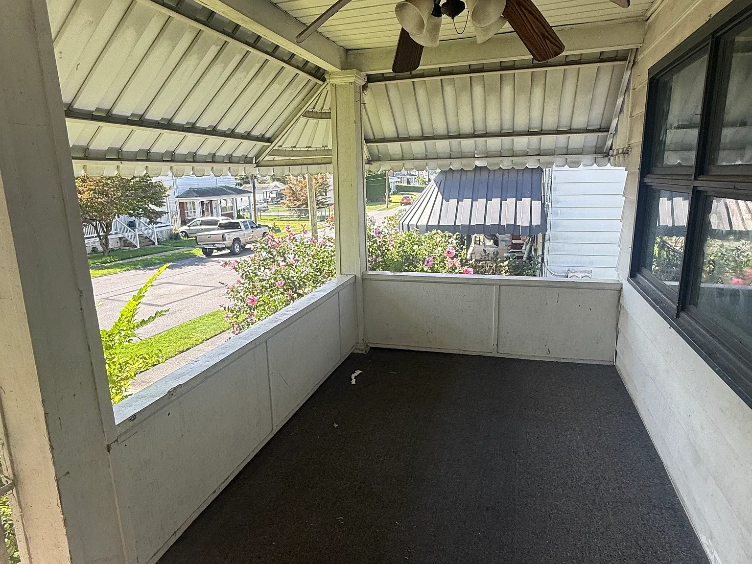 3 bed, $1,400 — Photo 2