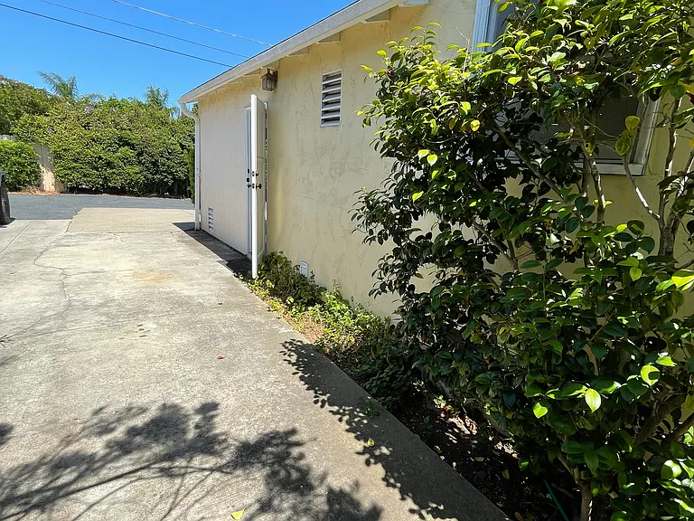 Aragon Dr — Photo 29