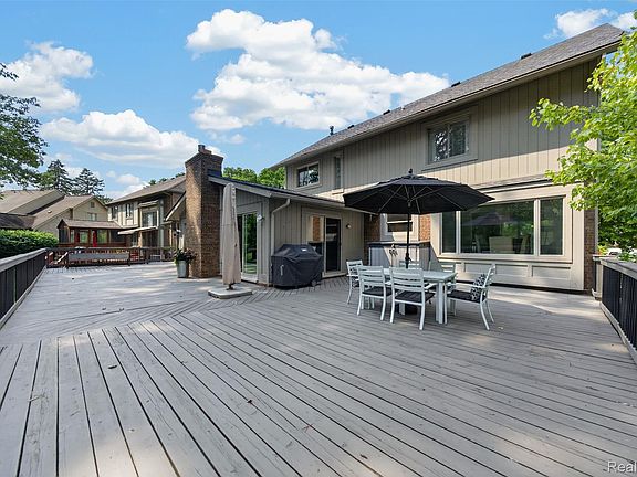 4th image of 845 River Bend Dr
