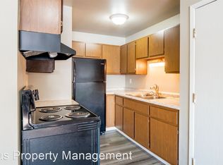 560 W Linwood Ave #13384087, Oshkosh, WI 54901