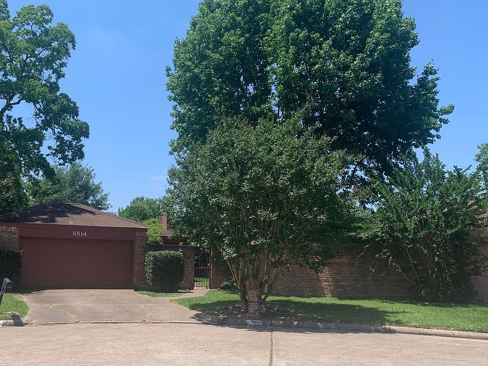 Beautiful cul-de-sac lot.