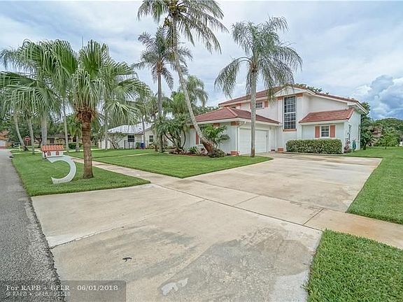 5th image of 410 NW 202nd Way