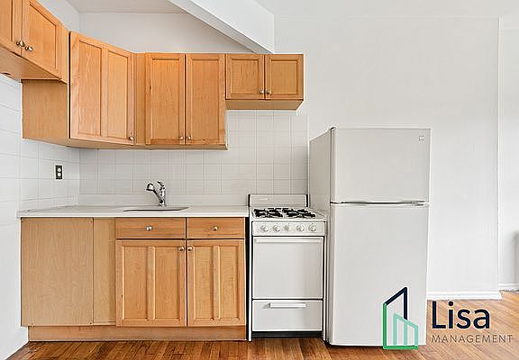 3rd image of 428 W 48th St APT 4FW
