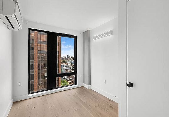 4th image of 60 W 125th St #909