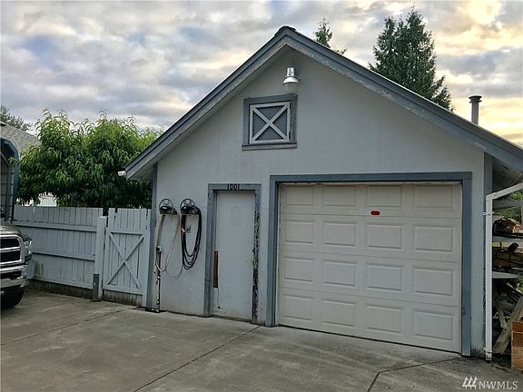 3rd image of 1001 7th Ave NW