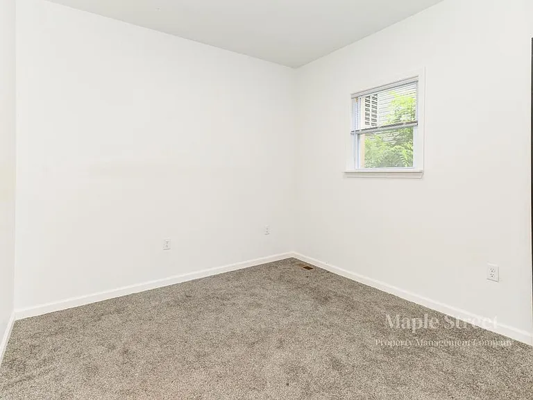 910 Main St — Photo 8