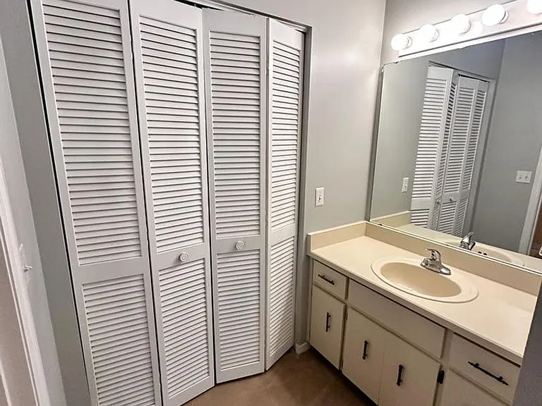 505 Bristol Dr — Photo 12