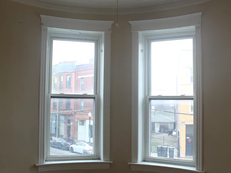2025 W 35th St #2F — Photo 11