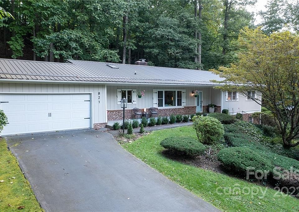 1st image of 821 Greenwood Dr