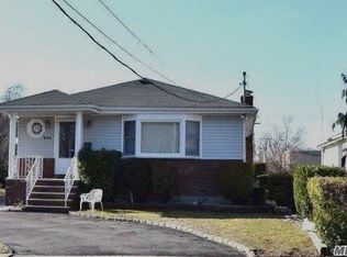 826 Taft St, Bellmore, NY 11710