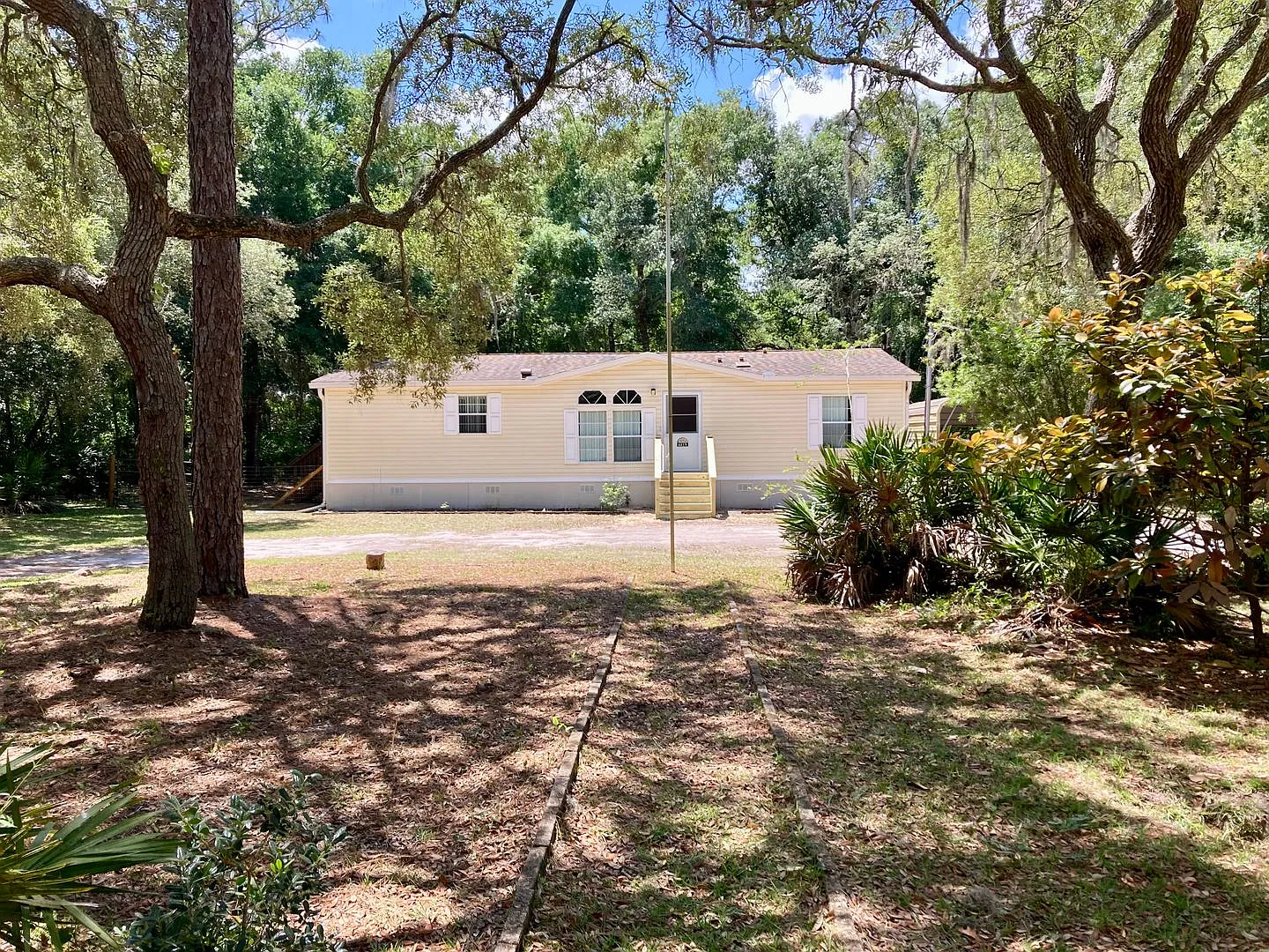 Available Soon! 3 bedroom, 2 bath home with carport and shed! — Photo 2