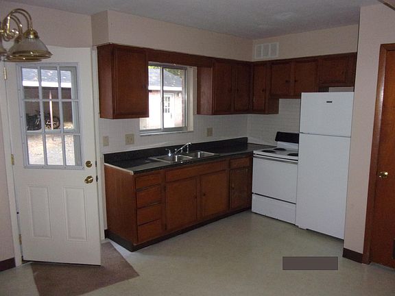 2nd image of 468 Brentwood Ave