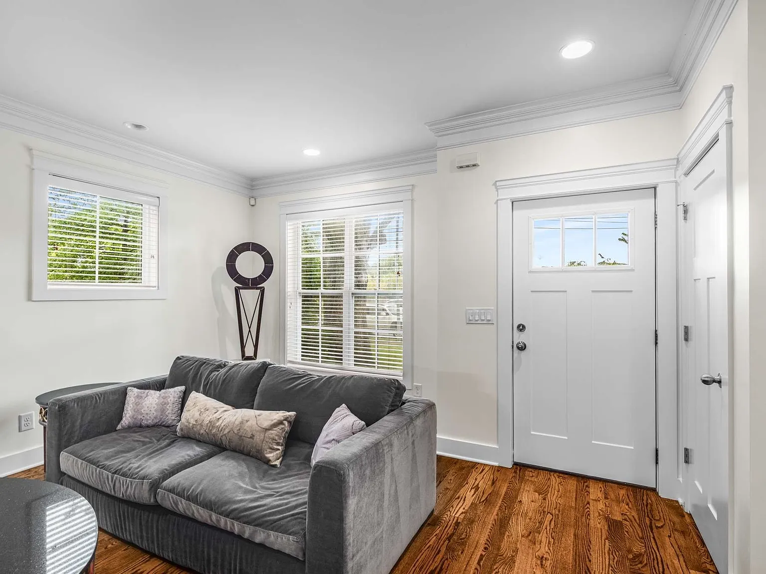 4 bed, 4.5 bath, 3394 sqft, $5,000 — Photo 3