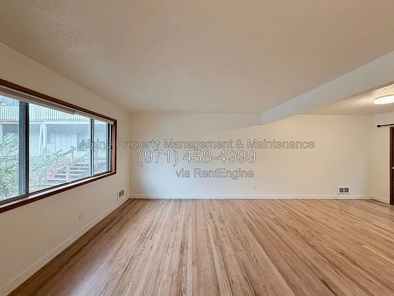 7030 SW Canyon Crest Dr #7 — Photo 3