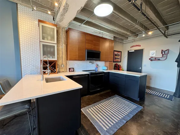 112 11th St APT 504, Des Moines, IA 50309