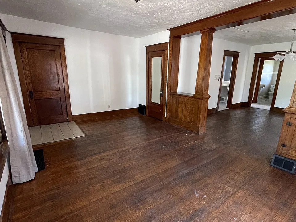 832 N Larch St #3