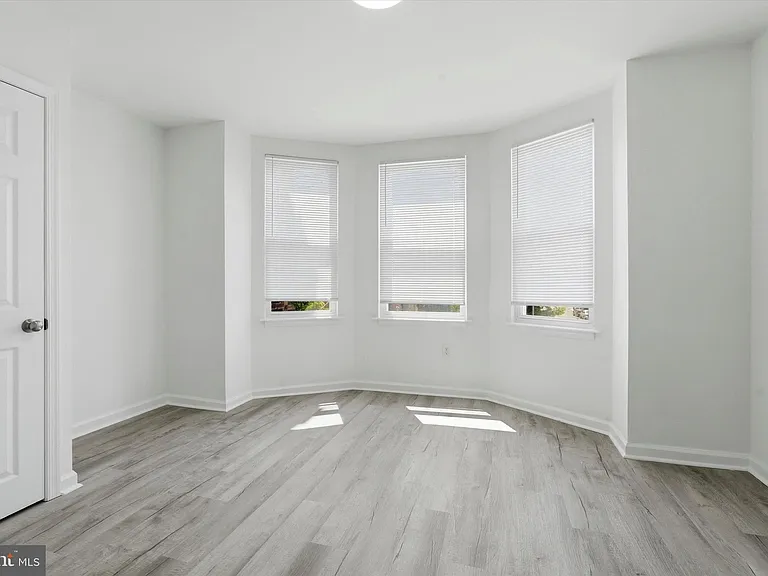 2209 W Toronto St — Photo 10