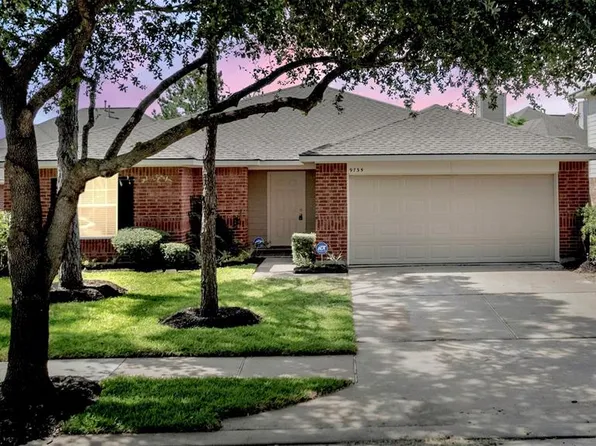 9735 Red Rugosa Drive, Houston, TX 77095