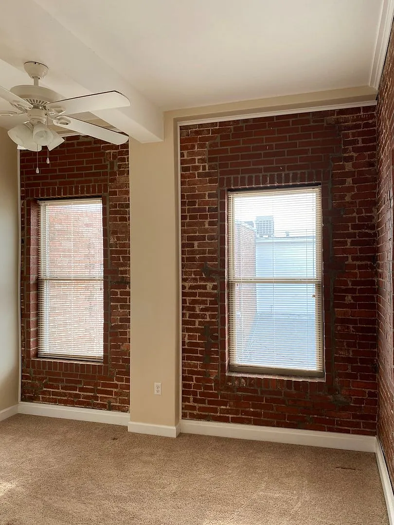 Downtown loft apartment, one bedroom one bath — Photo 3