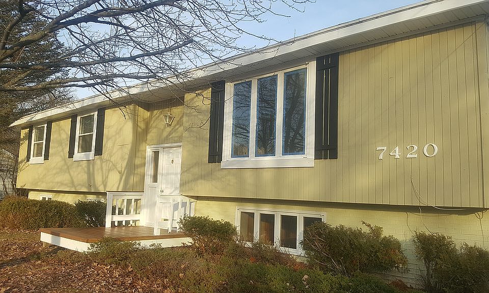 1st image of 7420 Victoria Dr