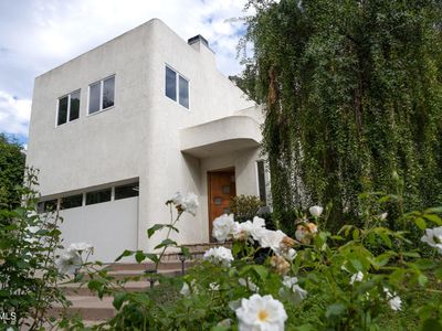 360 N Skyewiay Rd, Los Angeles, CA, 90049