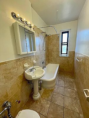 4th image of 50 Seaman Ave #5J