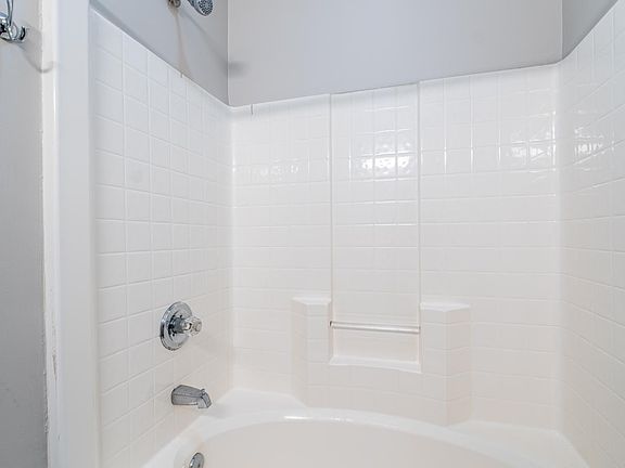 2nd image of 234 E 9th St APT 104