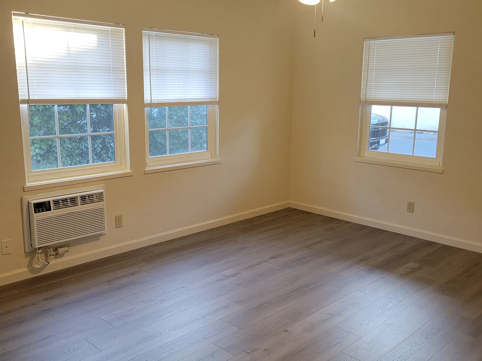 2 bed, 1100 sqft, $1,800 — Photo 3