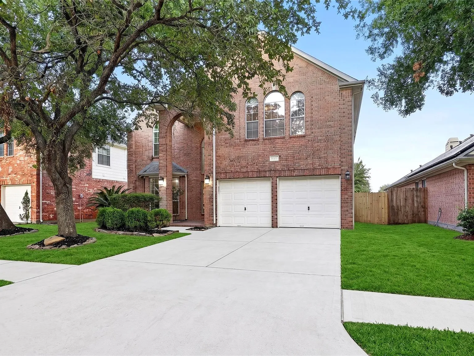 5 bed, 2.5 bath, 2738 sqft, $3,200 — Photo 3
