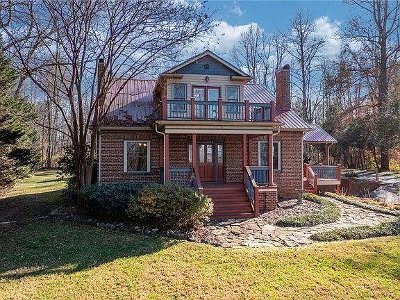2nd image of 861 Norwood St SW