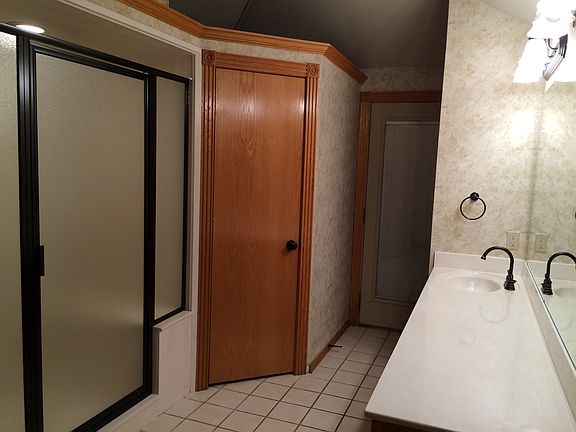 4th image of 1000 Cambridge Ct