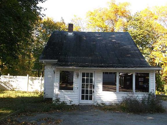 2nd image of 18 Winona Ave
