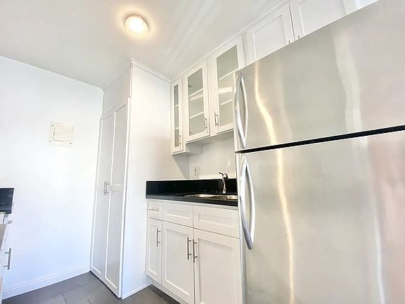 3rd image of 4901 Laurel Canyon Blvd APT 11