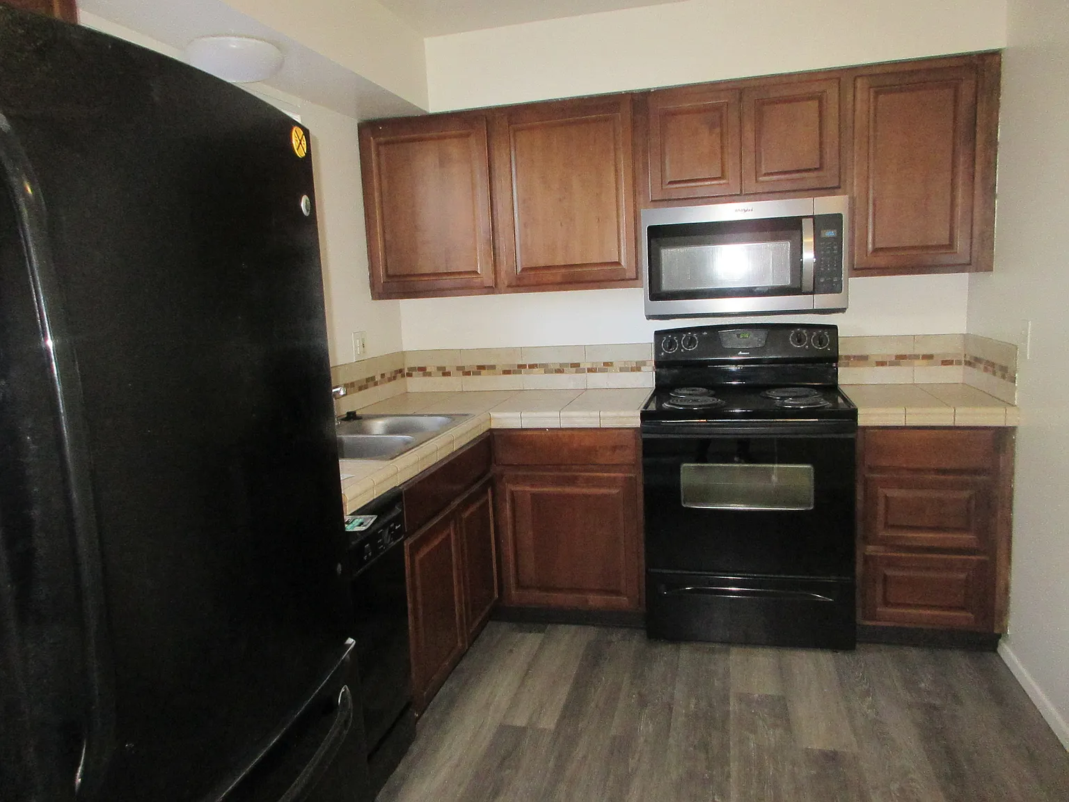 2 bed, 1.5 bath, 1000 sqft, $1,200 — Photo 4