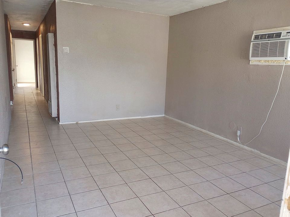 2nd image of 2615 Franklin Way
