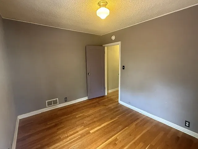 1226 W Prospect Rd — Photo 30