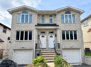 213A 11th St #A, Palisades Park, NJ 07650