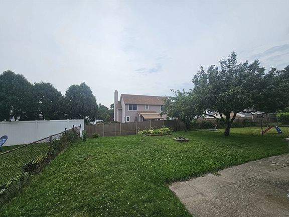 4th image of 72 Huard St