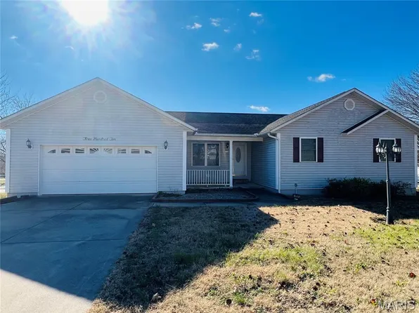 310 W Howard Dr, Puxico, MO 63960