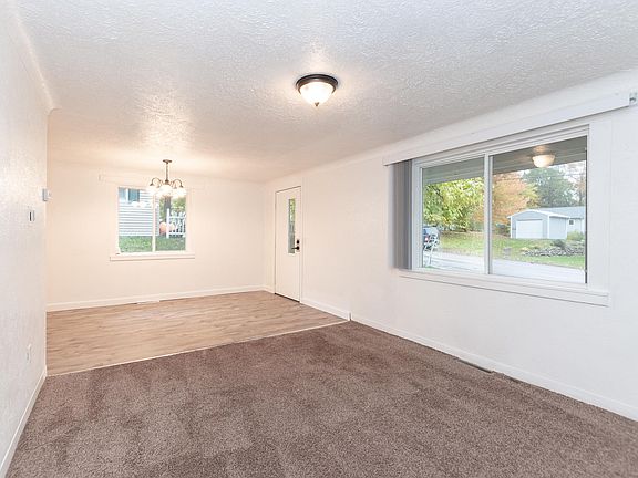 5th image of 627 W Van Hoesen Blvd