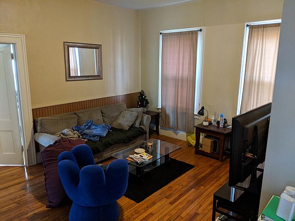 Spacious living room