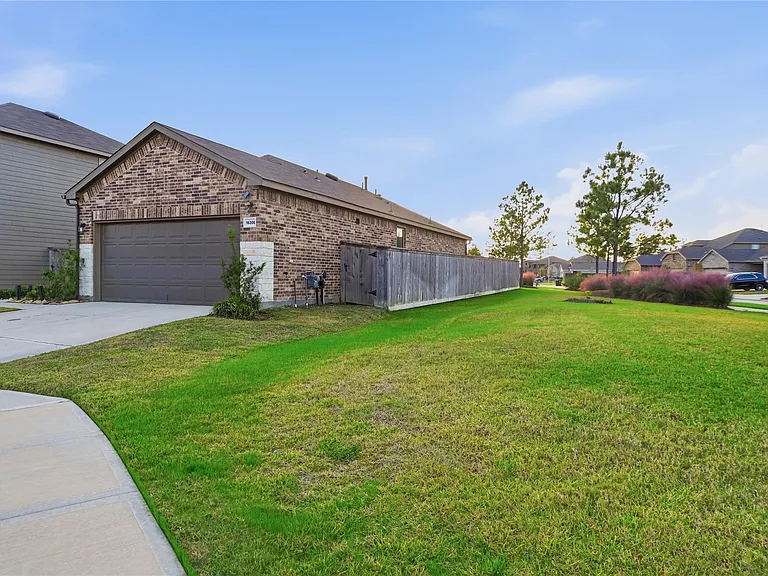 16306 Fontana Ct — Photo 25